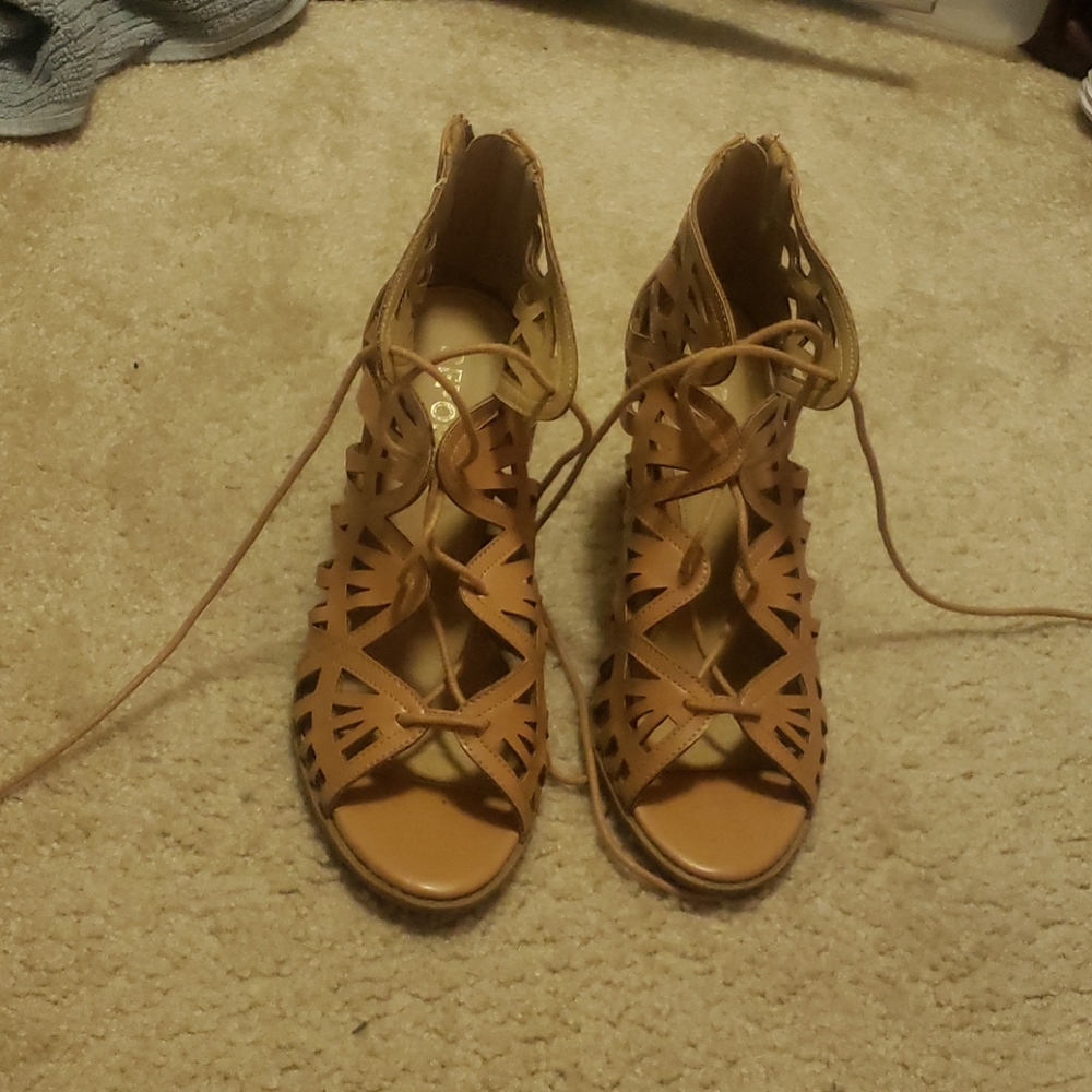 Adorable Tie-Up Heels.